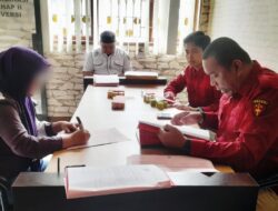 Kejari Boalemo Terima Penyerahan Tersangka Penggelapan dan Pengancaman, Tersangka Didakwa Langgar UU Kesehatan