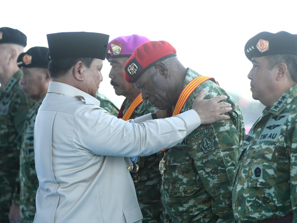 Presiden Prabowo Anugerahkan Jenderal Kehormatan dan Bintang Sakti, Ini Daftar Lengkap Penerimanya