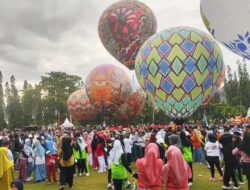 Festival Balon Udara 2025 Semarakkan Langit Tilamuta, Ratusan Warga Antusias Hadiri