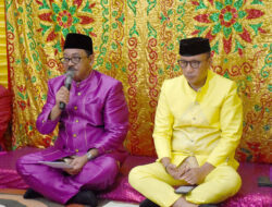 Prosesi Adat Moloopu Bupati Rum Pagau: “Kami Hanyalah Manusia Biasa, Tolong Tegur Jika Keliru”