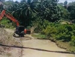 Gotong Royong Cegah Banjir, Pengusaha Tambang Dulupi Lakukan Pengerukan Sedimentasi di Sambati