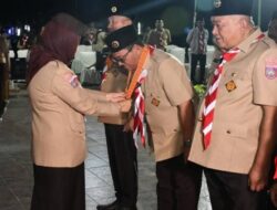 Rum Pagau Dan Lahmudin Hambali Menerima Penghargaan Dalam Kegiatan Gerakan Pramuka