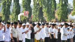 Kemarau Panjang, Pemkab Boalemo dan Masyarakat Gelar Sholat Istisqa