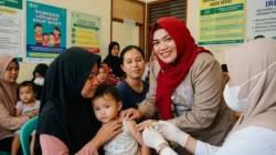 Bulan Imunisasi, Kadinkes Sutriyani Lumula Ajak Orang Tua Lengkapi Imunisasi Anak