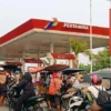 Antrean BBM Mengular di Kota Gorontalo, Pemkot Ungkap Sanksi SPBU hingga Jadwal Pertamina