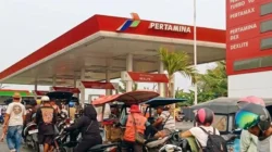 Antrean BBM Mengular di Kota Gorontalo, Pemkot Ungkap Sanksi SPBU hingga Jadwal Pertamina